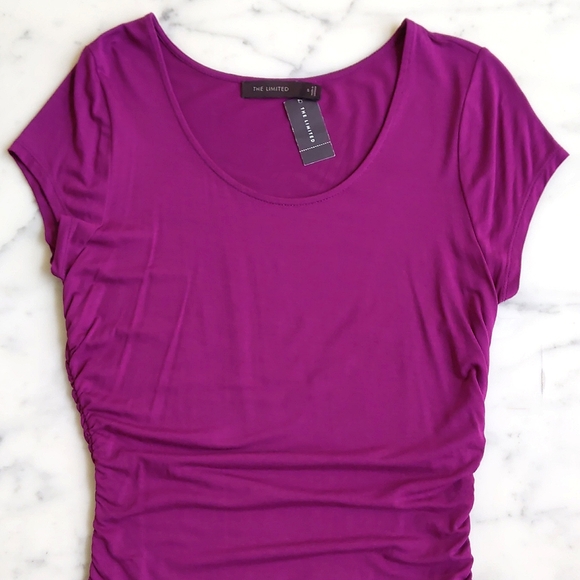 NWT. The Limited Rayon and Spandex Short Sleeve Long Blouse w/sides all elastic. - Picture 4 of 5